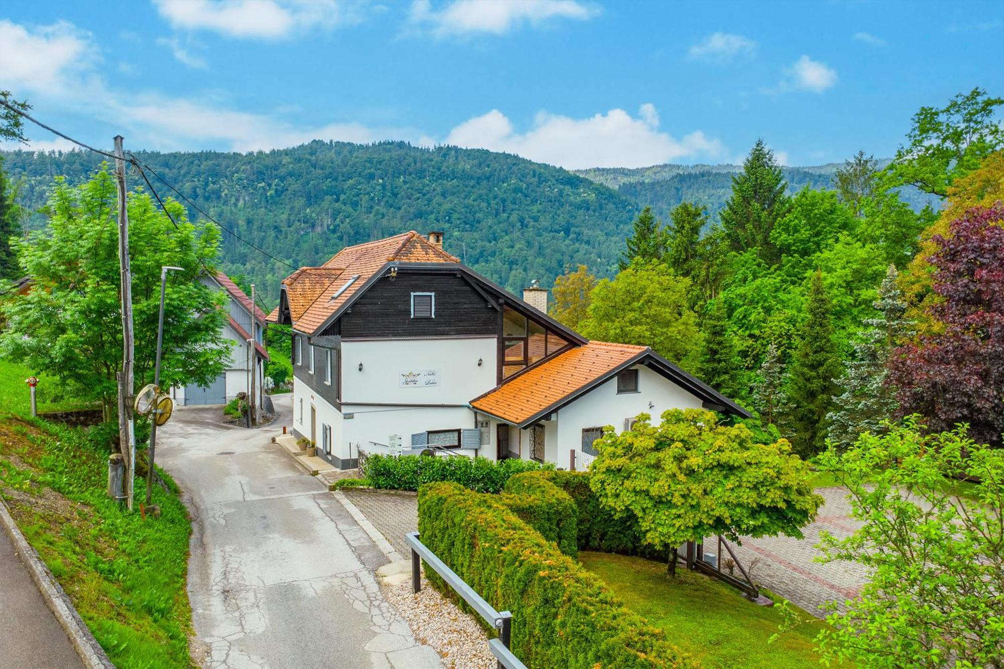 Resort Pod Orehi - Bled - Apartma & Glamping & Savna Esterno foto